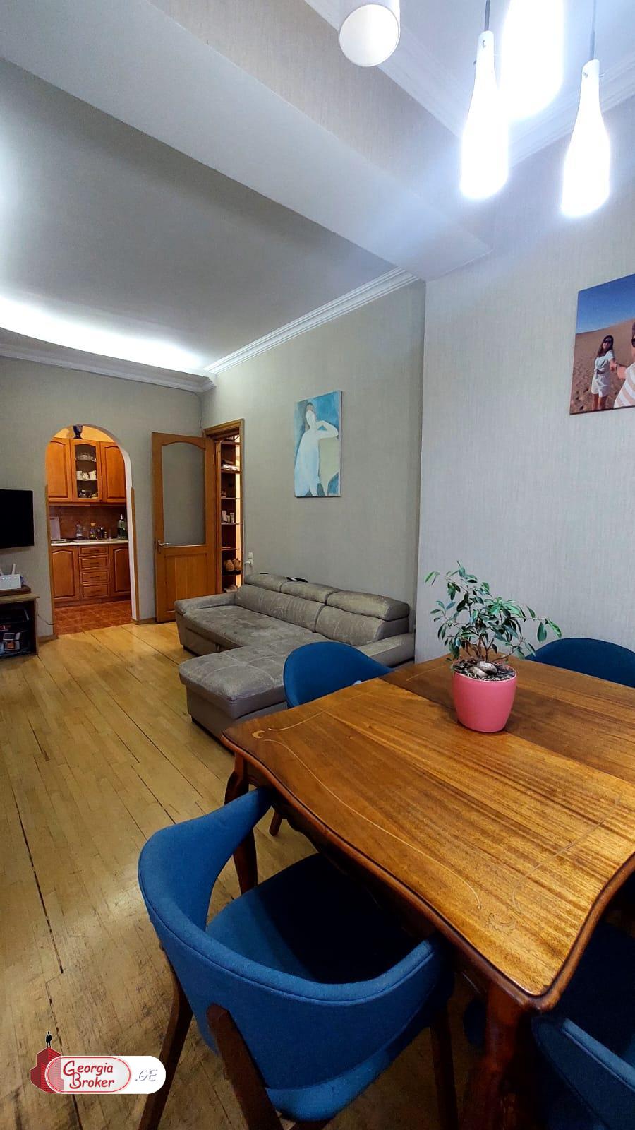 продается квартира с новым ремонтом 5-комнат